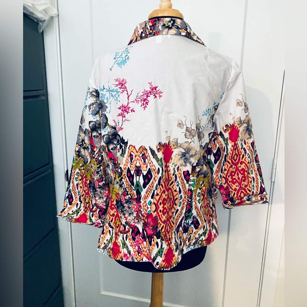 Button up Floral Blouse - Picture 2 of 6
